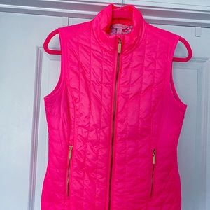 🩷SOLD🩷 Lilly Pulitzer pink waterproof vest with printed interior